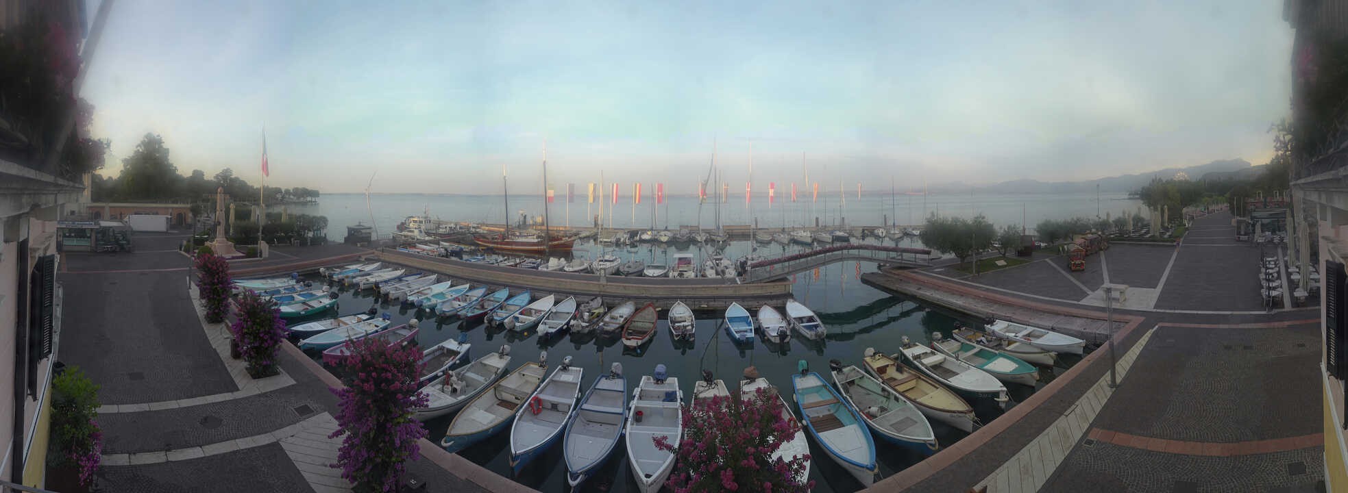 Archiv Foto Webcam Gardasee - Bardolino Hafen