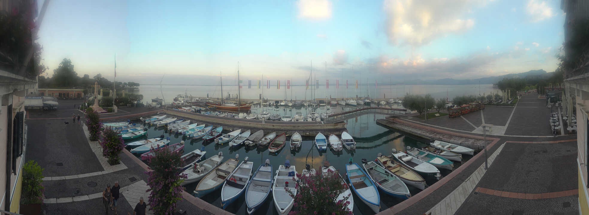 Archiv Foto Webcam Gardasee - Bardolino Hafen
