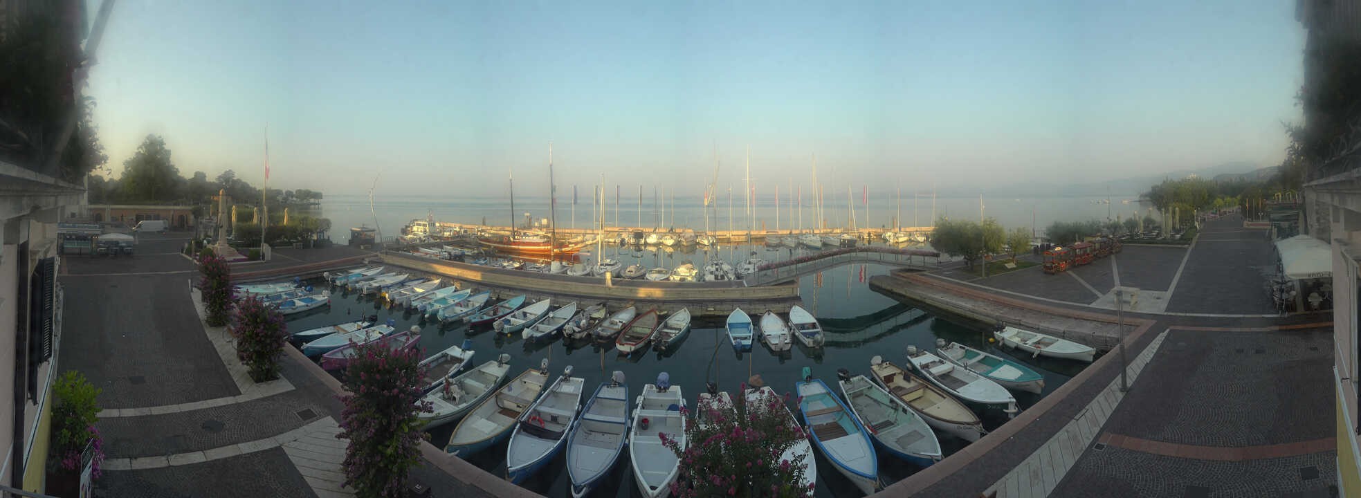 Archiv Foto Webcam Gardasee - Bardolino Hafen
