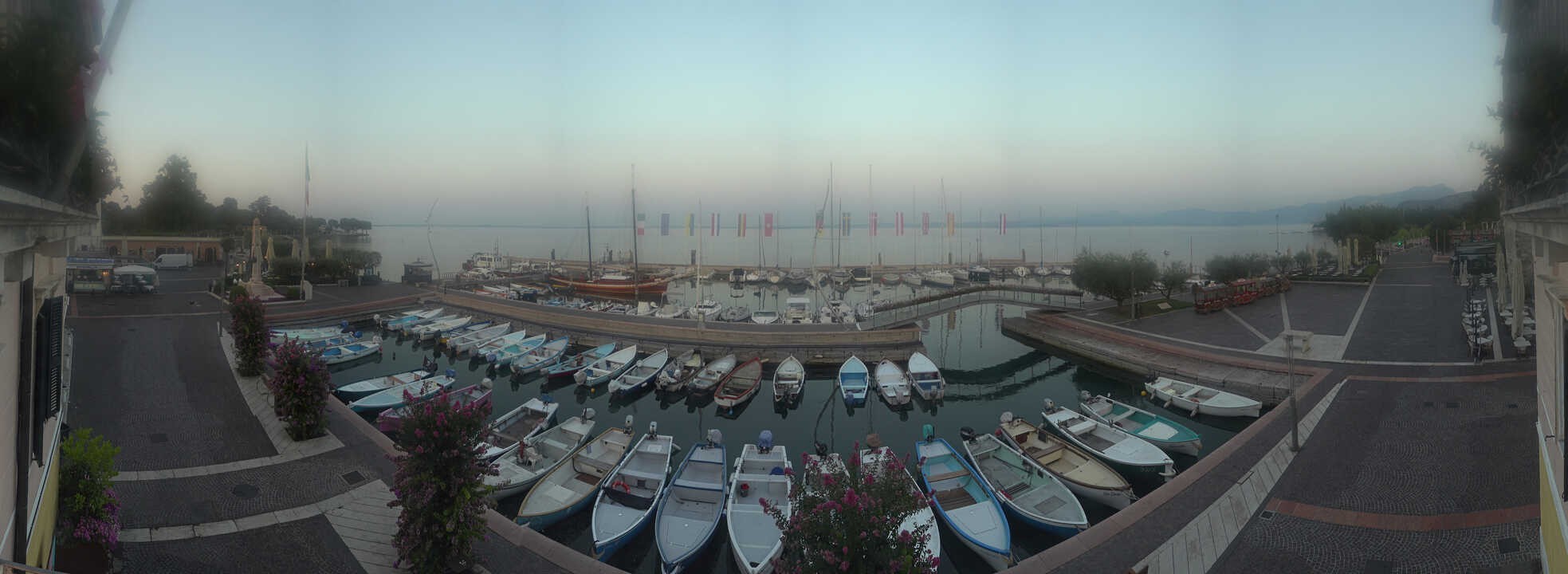 Archiv Foto Webcam Gardasee - Bardolino Hafen