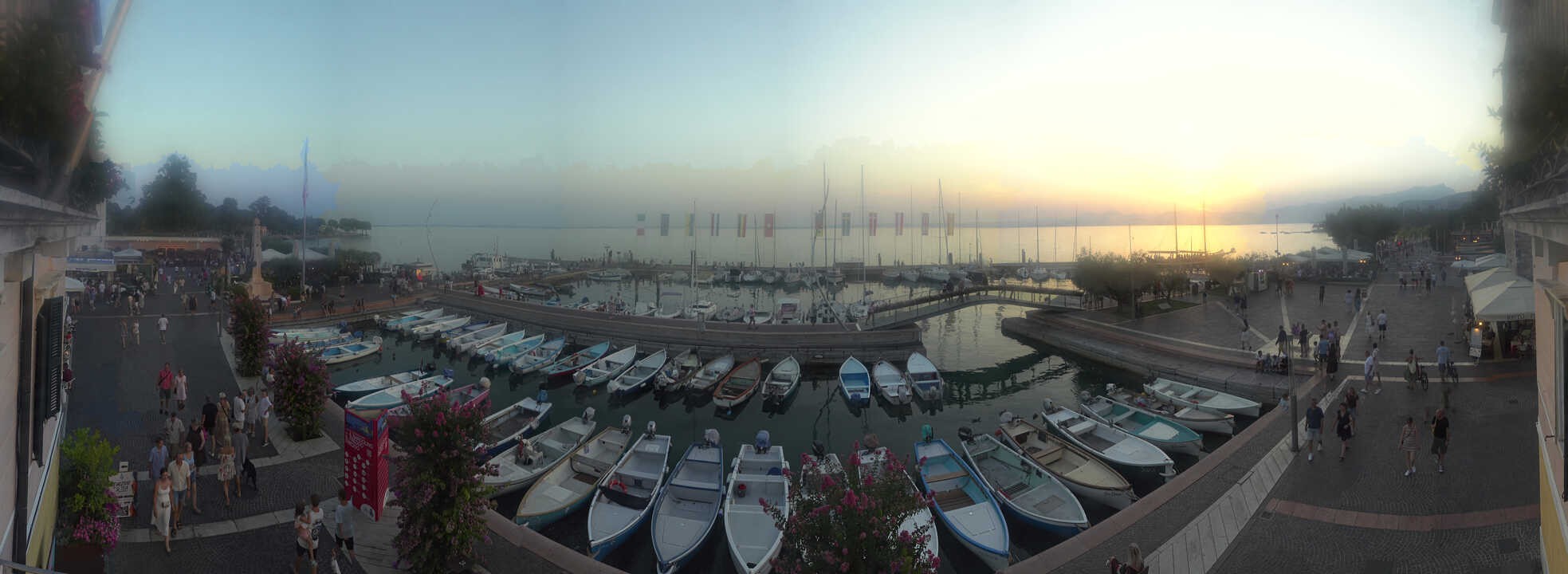 Archiv Foto Webcam Gardasee - Bardolino Hafen