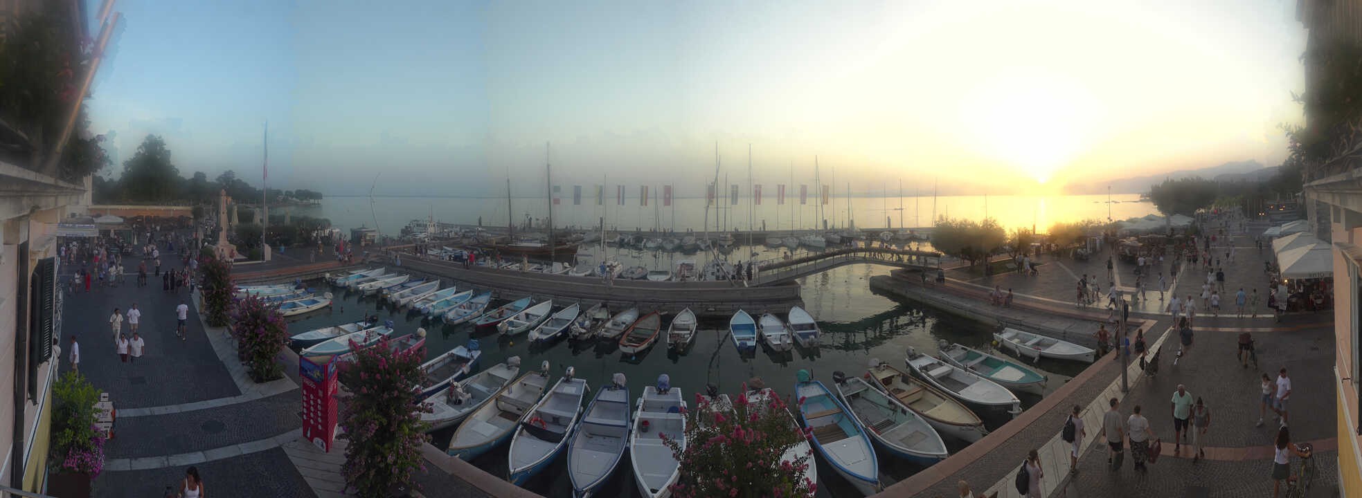 Archiv Foto Webcam Gardasee - Bardolino Hafen