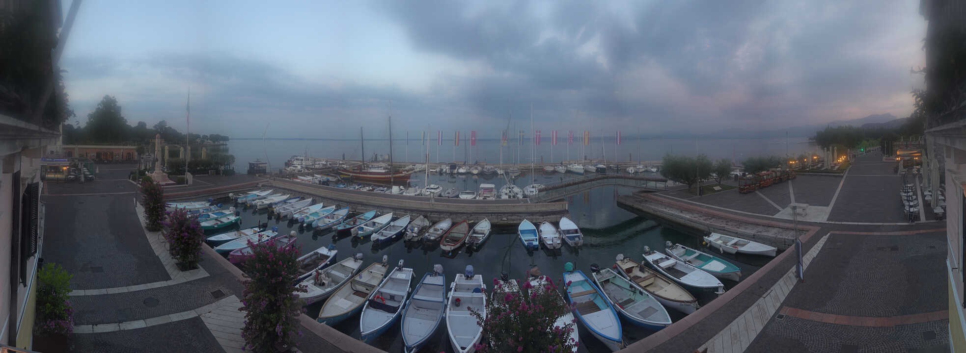 Archiv Foto Webcam Gardasee - Bardolino Hafen