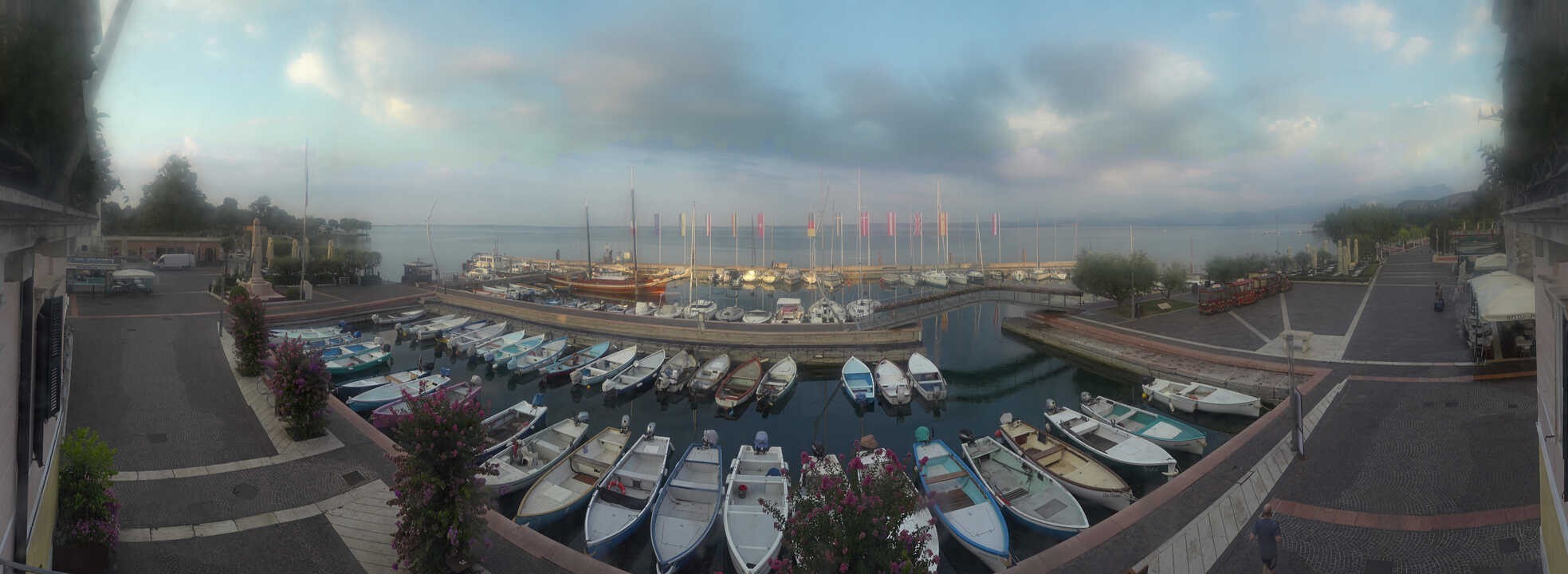 Archiv Foto Webcam Gardasee - Bardolino Hafen