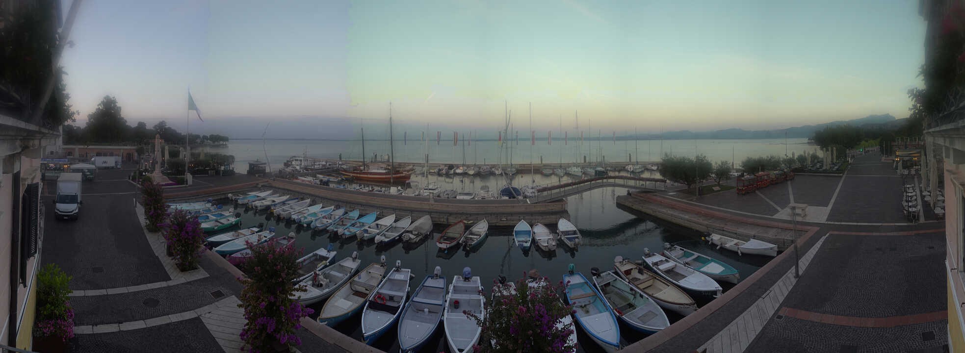 Archiv Foto Webcam Gardasee - Bardolino Hafen