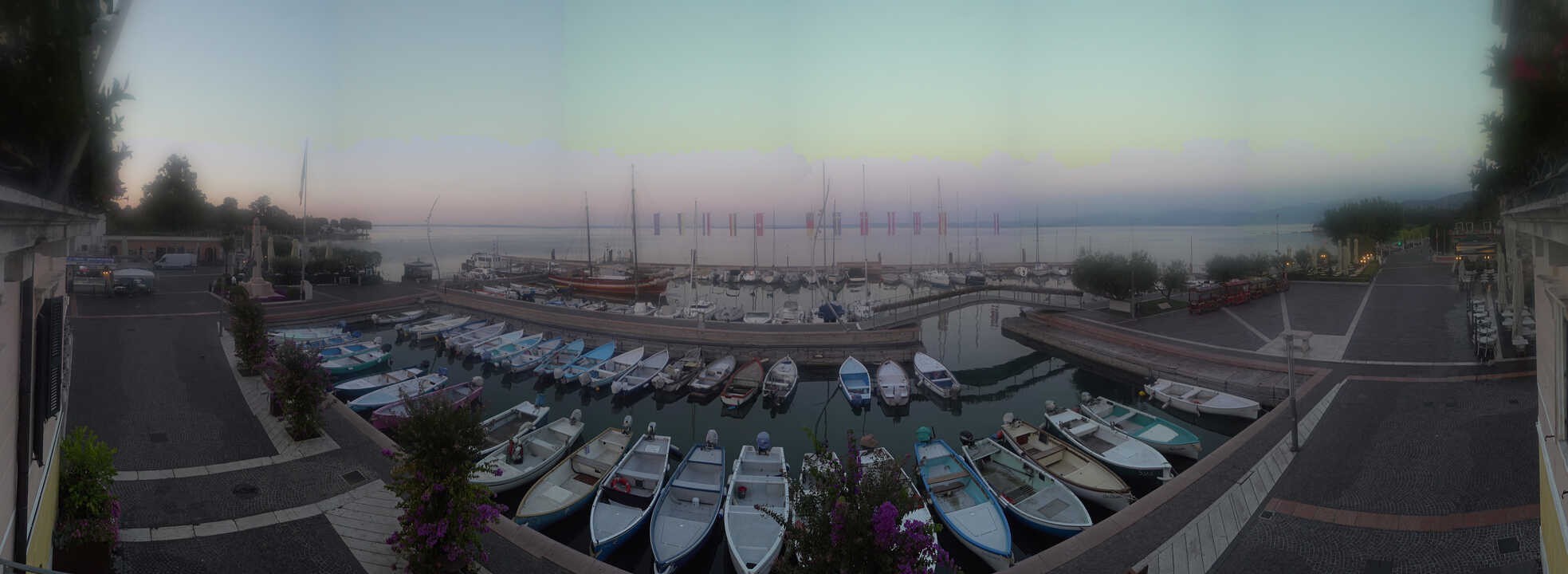 Archiv Foto Webcam Gardasee - Bardolino Hafen
