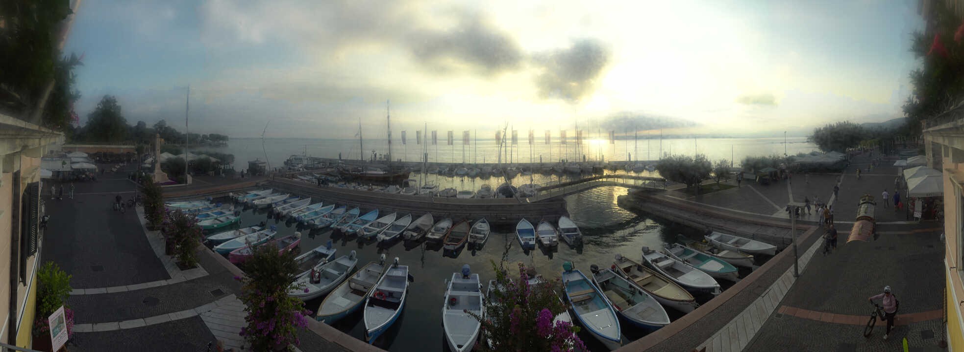 Archiv Foto Webcam Gardasee - Bardolino Hafen