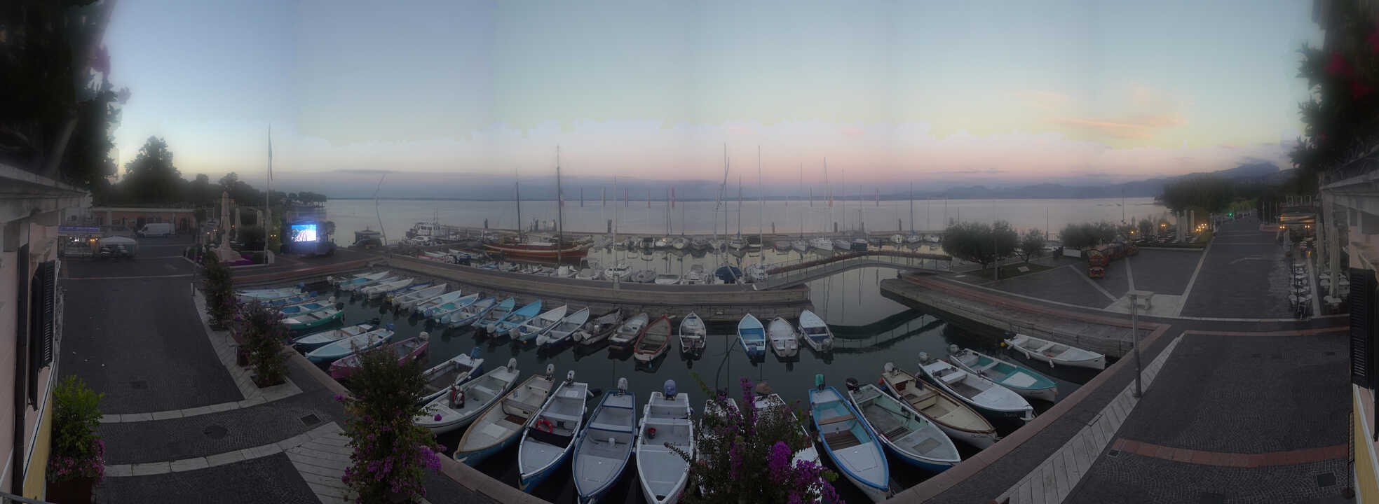 Archiv Foto Webcam Gardasee - Bardolino Hafen