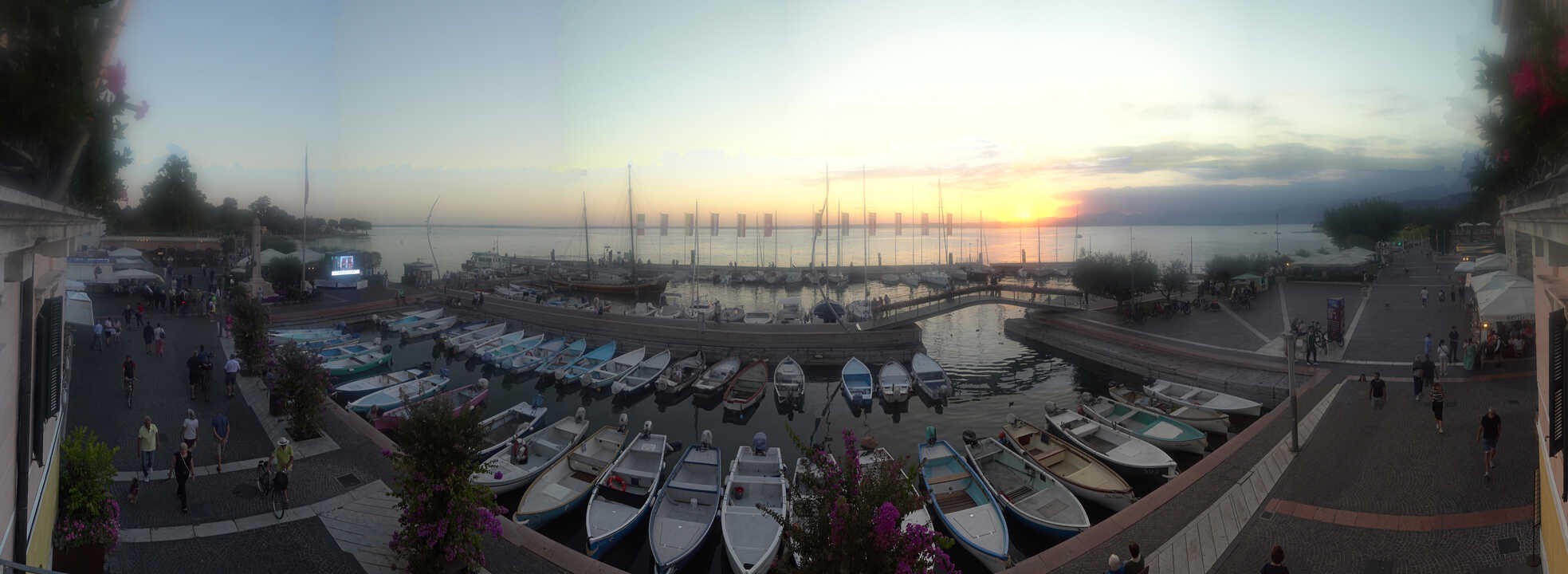 Archiv Foto Webcam Gardasee - Bardolino Hafen
