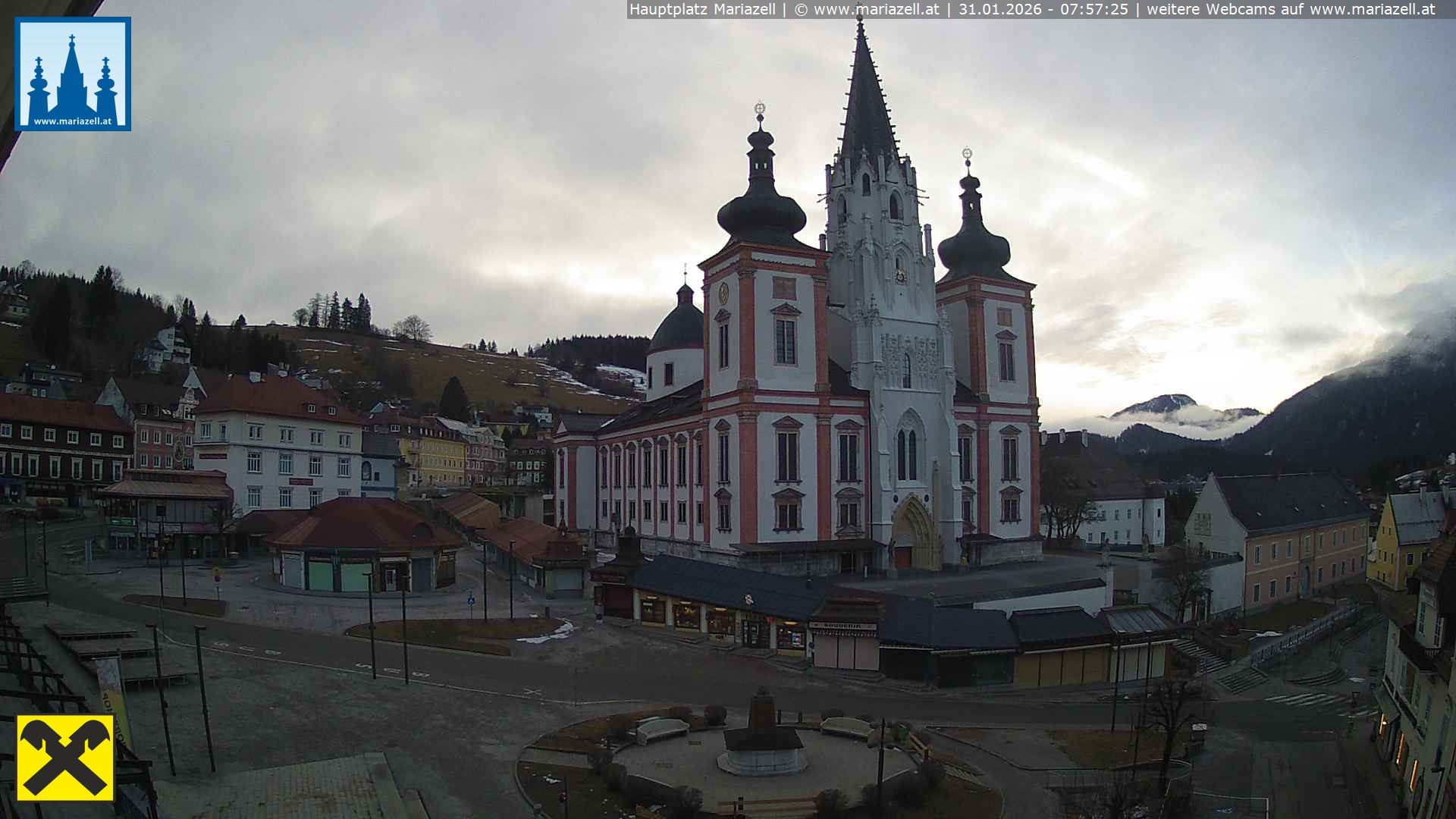 Archiv Foto Webcam Hauptplatz in Mariezell mit Basilika
