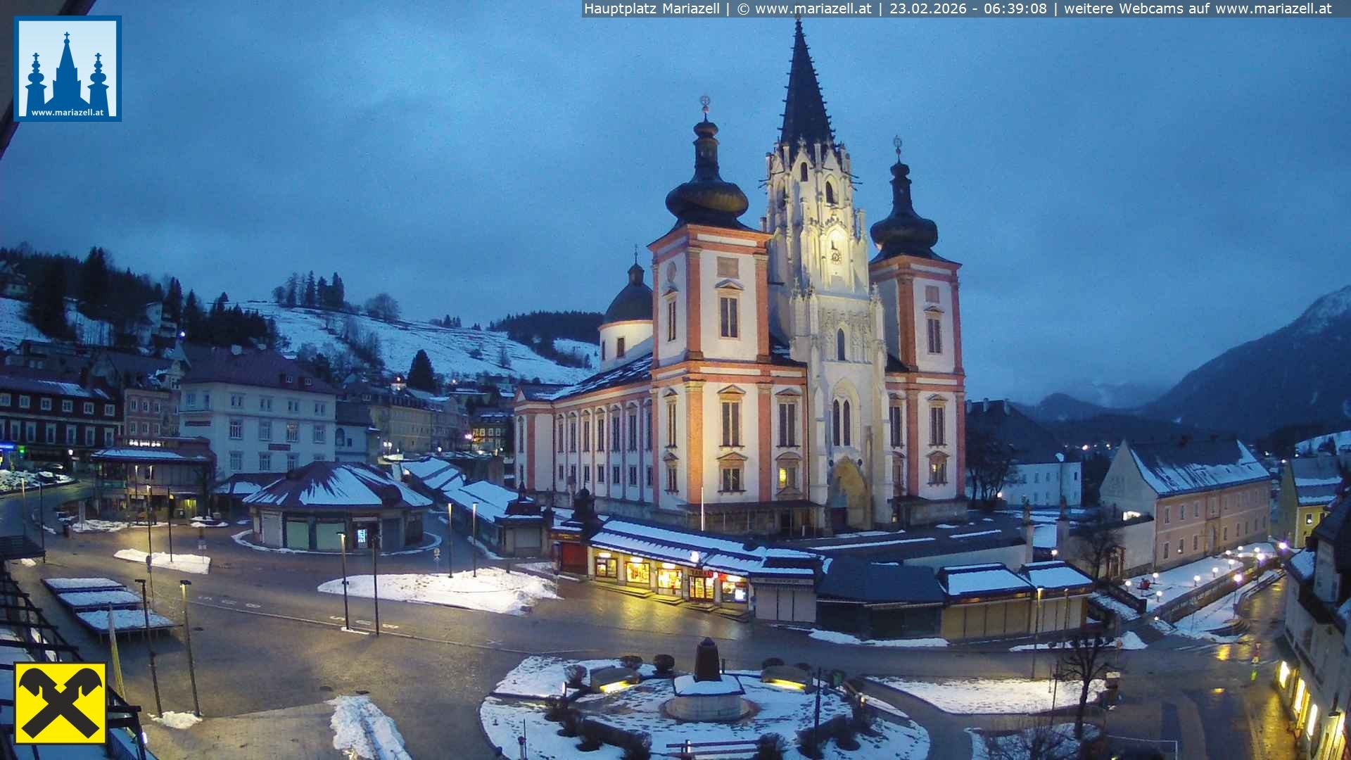 Archiv Foto Webcam Hauptplatz in Mariezell mit Basilika
