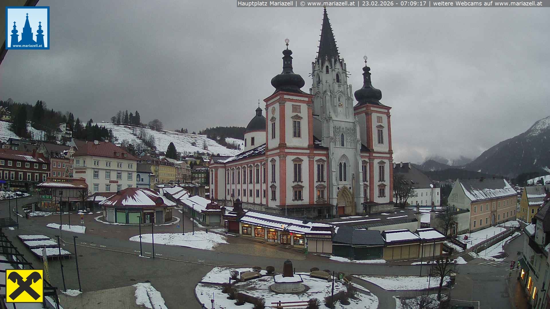 Archiv Foto Webcam Hauptplatz in Mariezell mit Basilika