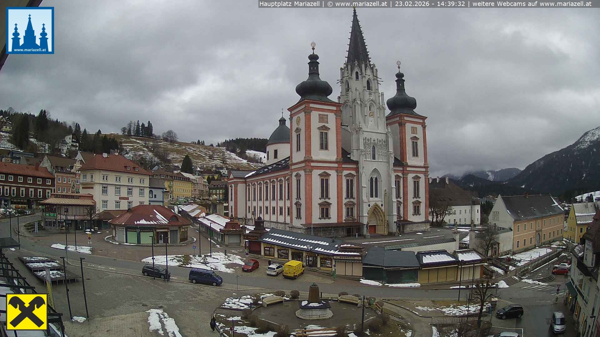 Archiv Foto Webcam Hauptplatz in Mariezell mit Basilika