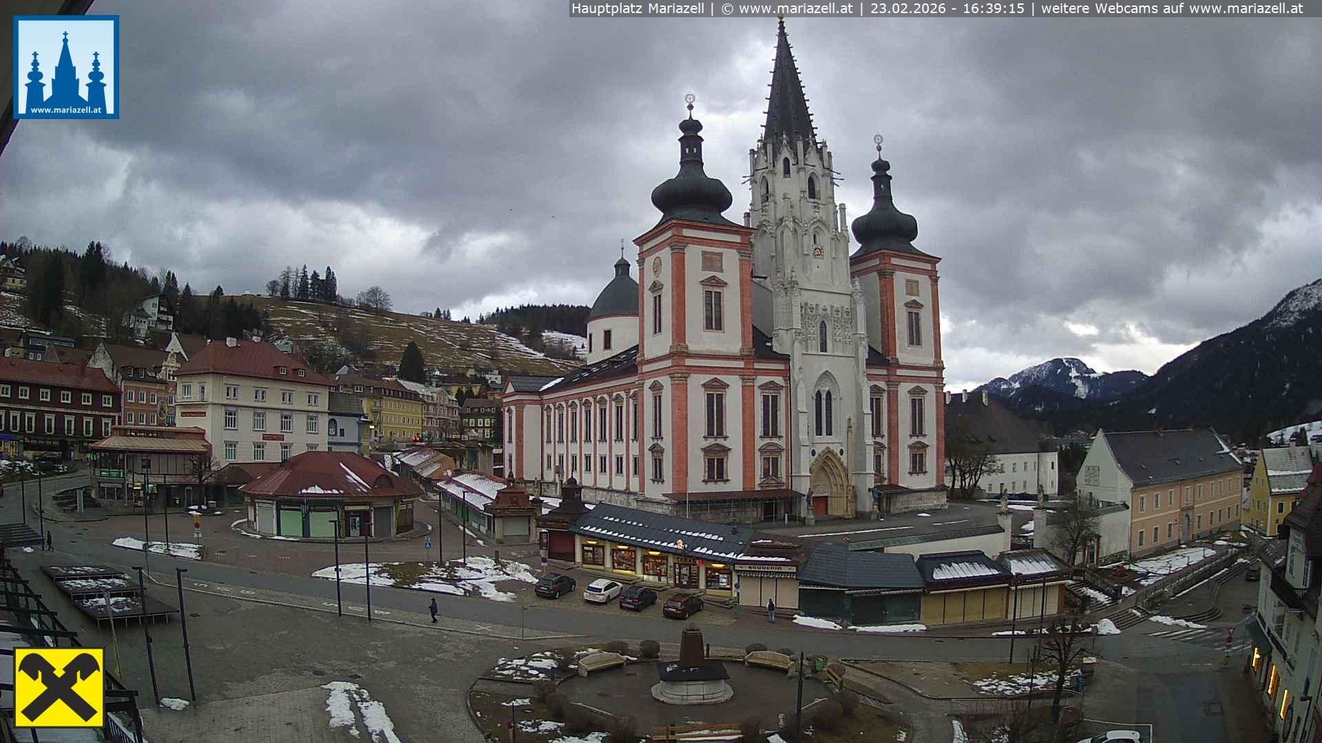 Archiv Foto Webcam Hauptplatz in Mariezell mit Basilika
