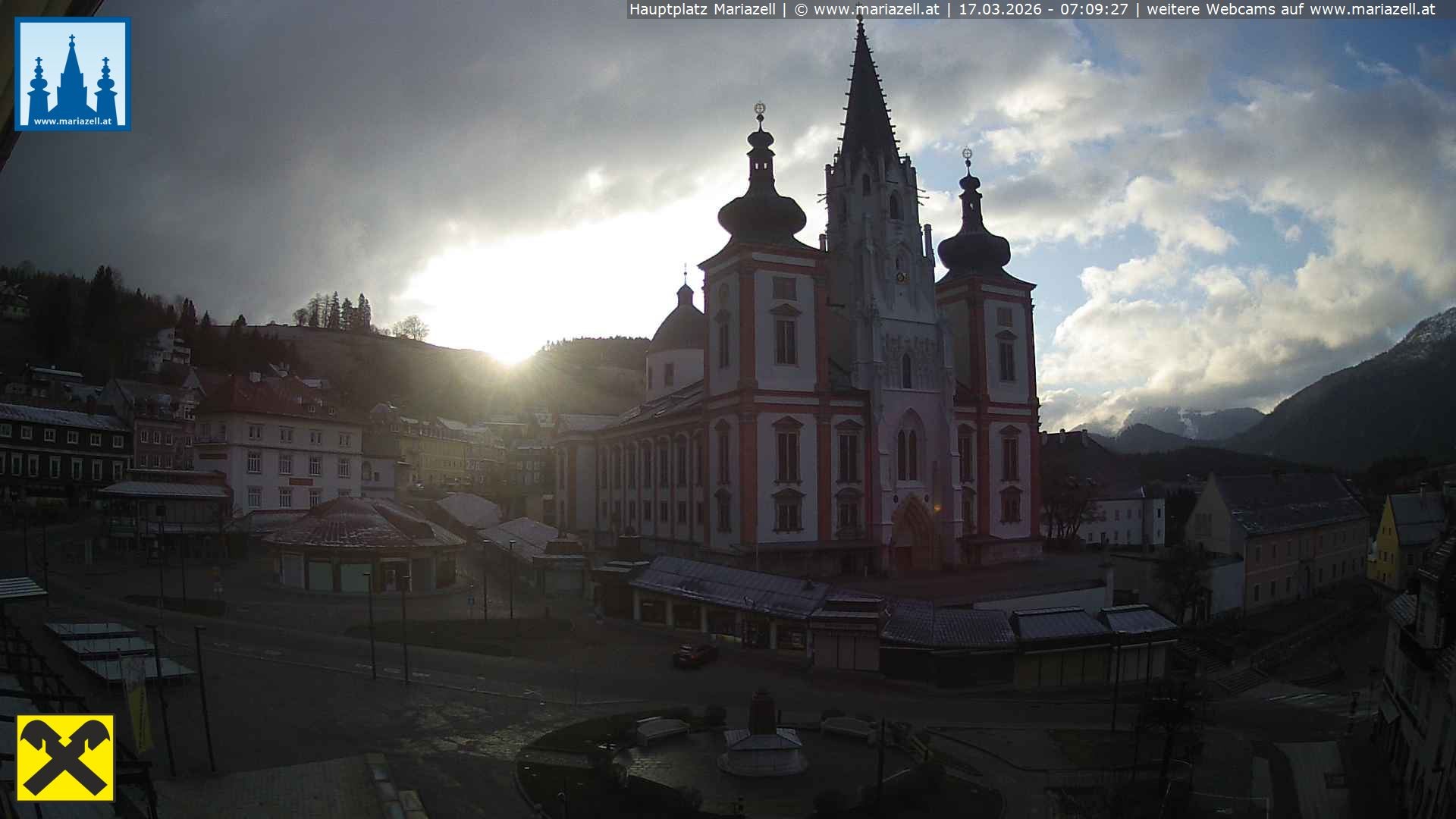 Archiv Foto Webcam Hauptplatz in Mariezell mit Basilika
