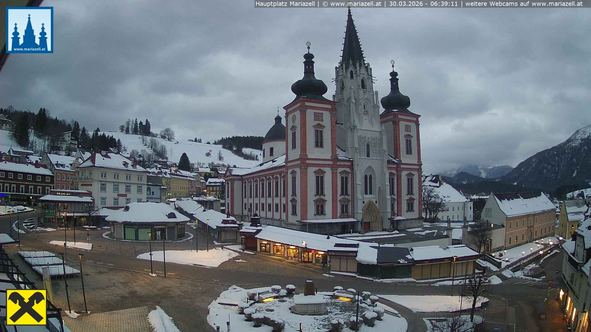 Archiv Foto Webcam Hauptplatz in Mariezell mit Basilika