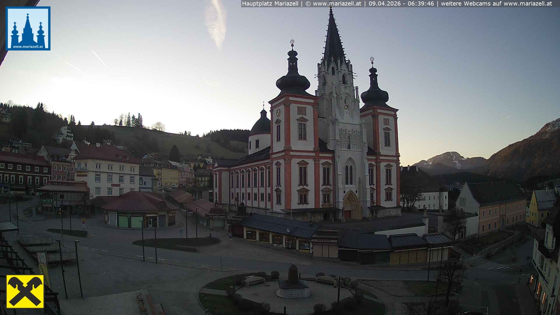 Archiv Foto Webcam Hauptplatz in Mariezell mit Basilika