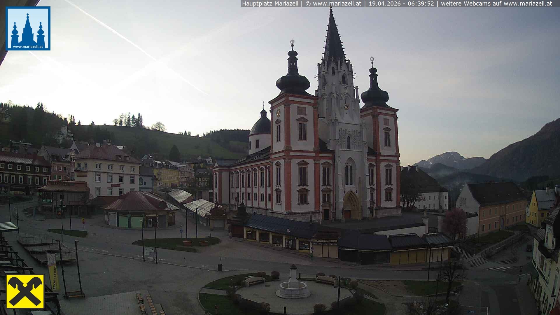 Archiv Foto Webcam Hauptplatz in Mariezell mit Basilika