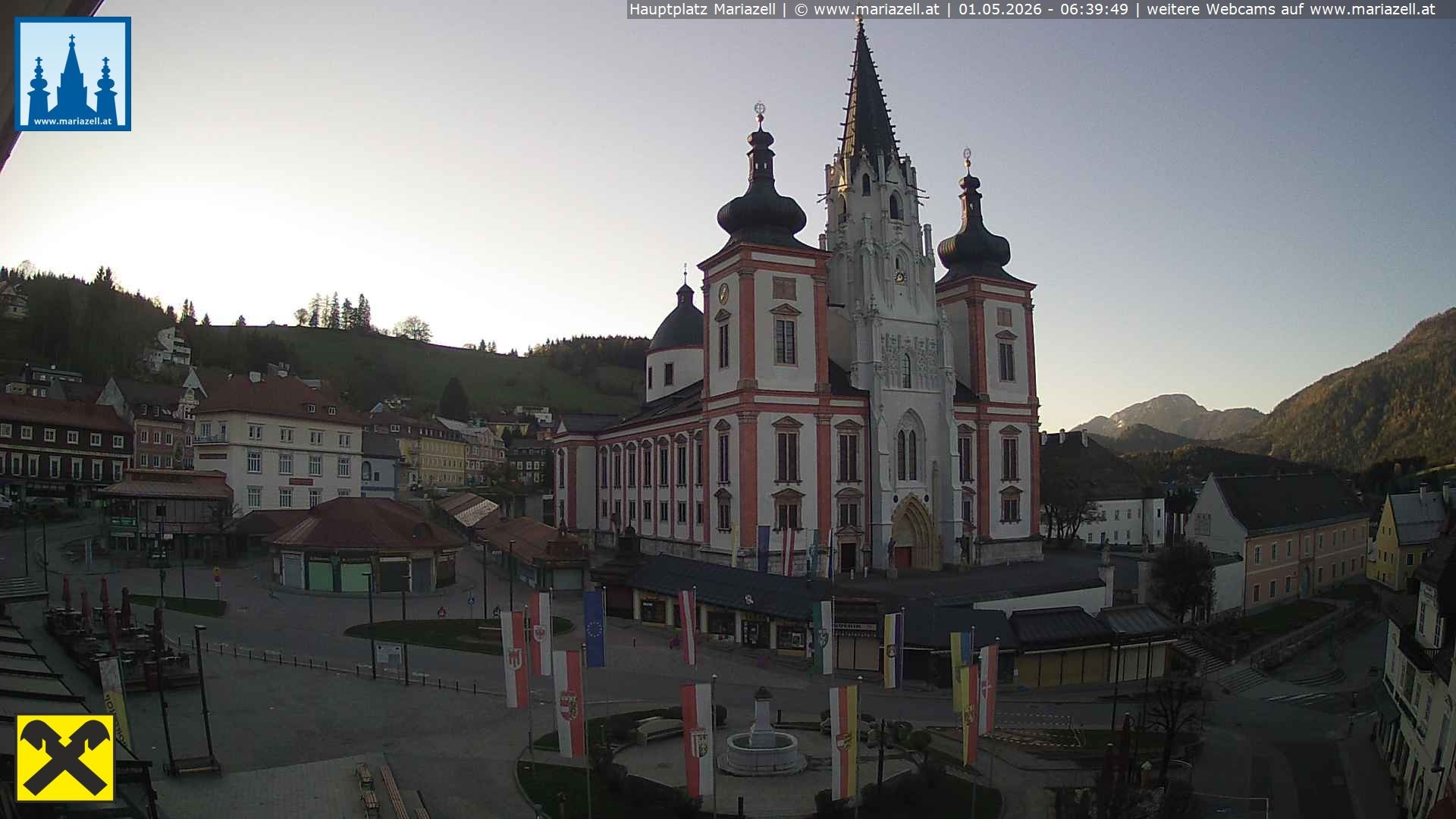 Archiv Foto Webcam Hauptplatz in Mariezell mit Basilika