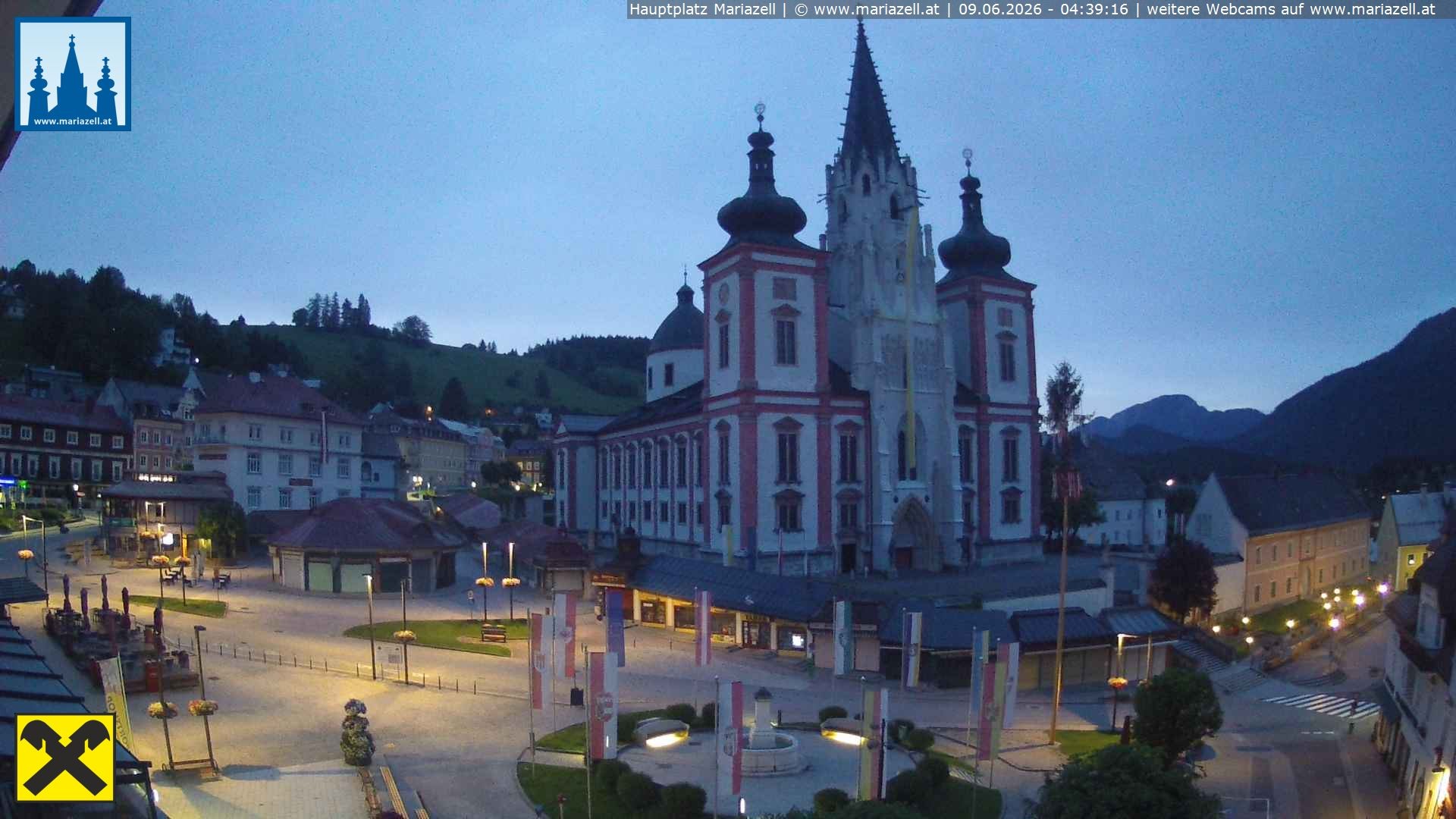 Archiv Foto Webcam Hauptplatz in Mariezell mit Basilika