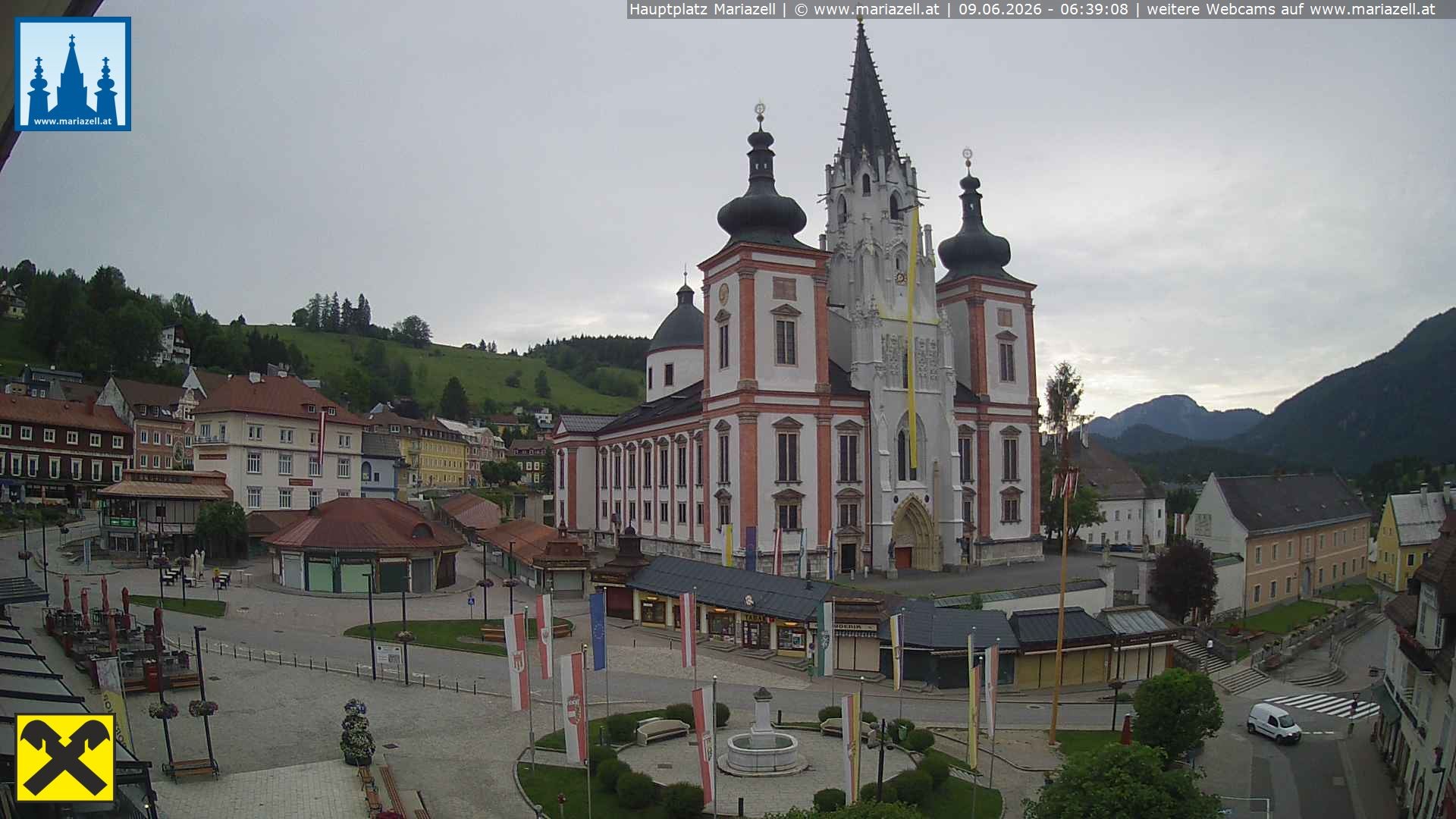 Archiv Foto Webcam Hauptplatz in Mariezell mit Basilika