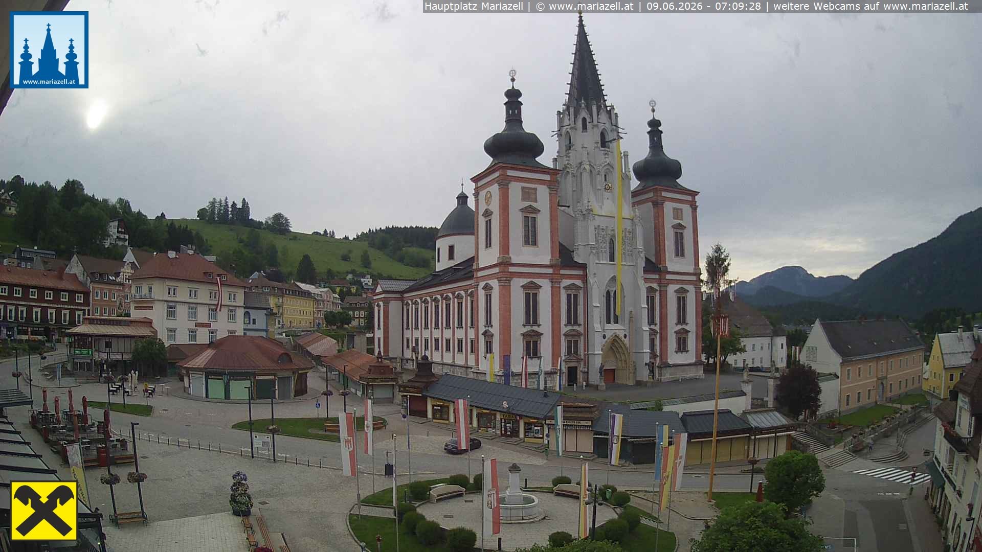 Archiv Foto Webcam Hauptplatz in Mariezell mit Basilika