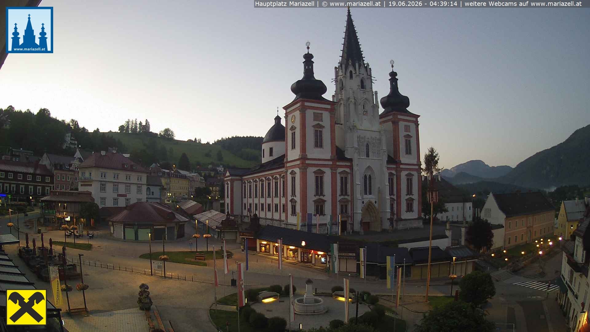 Archiv Foto Webcam Hauptplatz in Mariezell mit Basilika