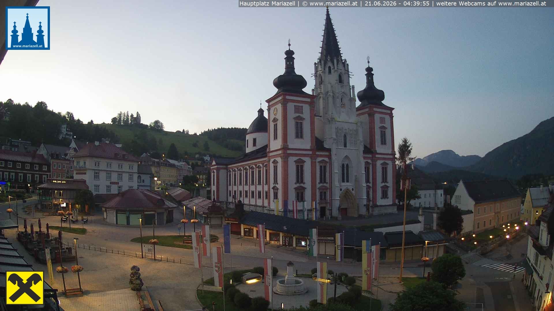 Archiv Foto Webcam Hauptplatz in Mariezell mit Basilika