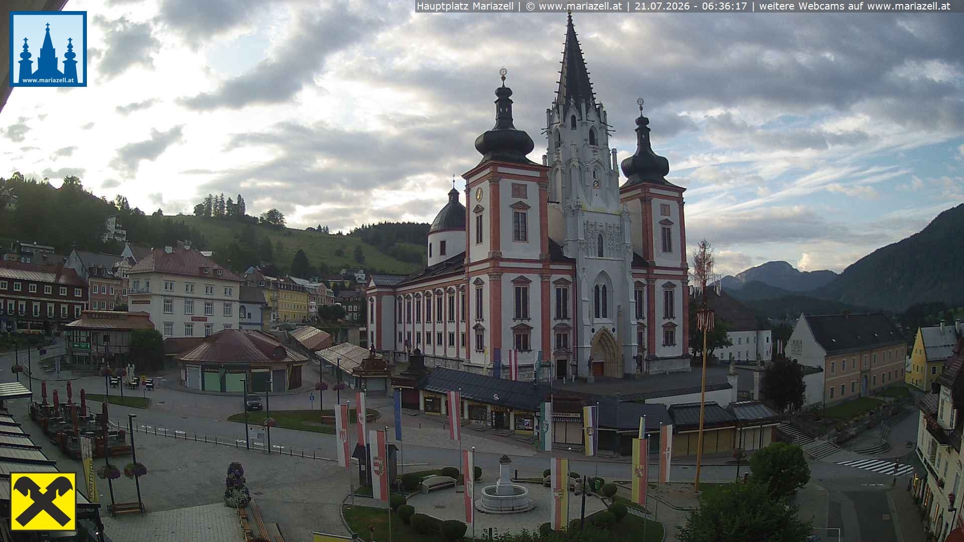 Archiv Foto Webcam Hauptplatz in Mariezell mit Basilika