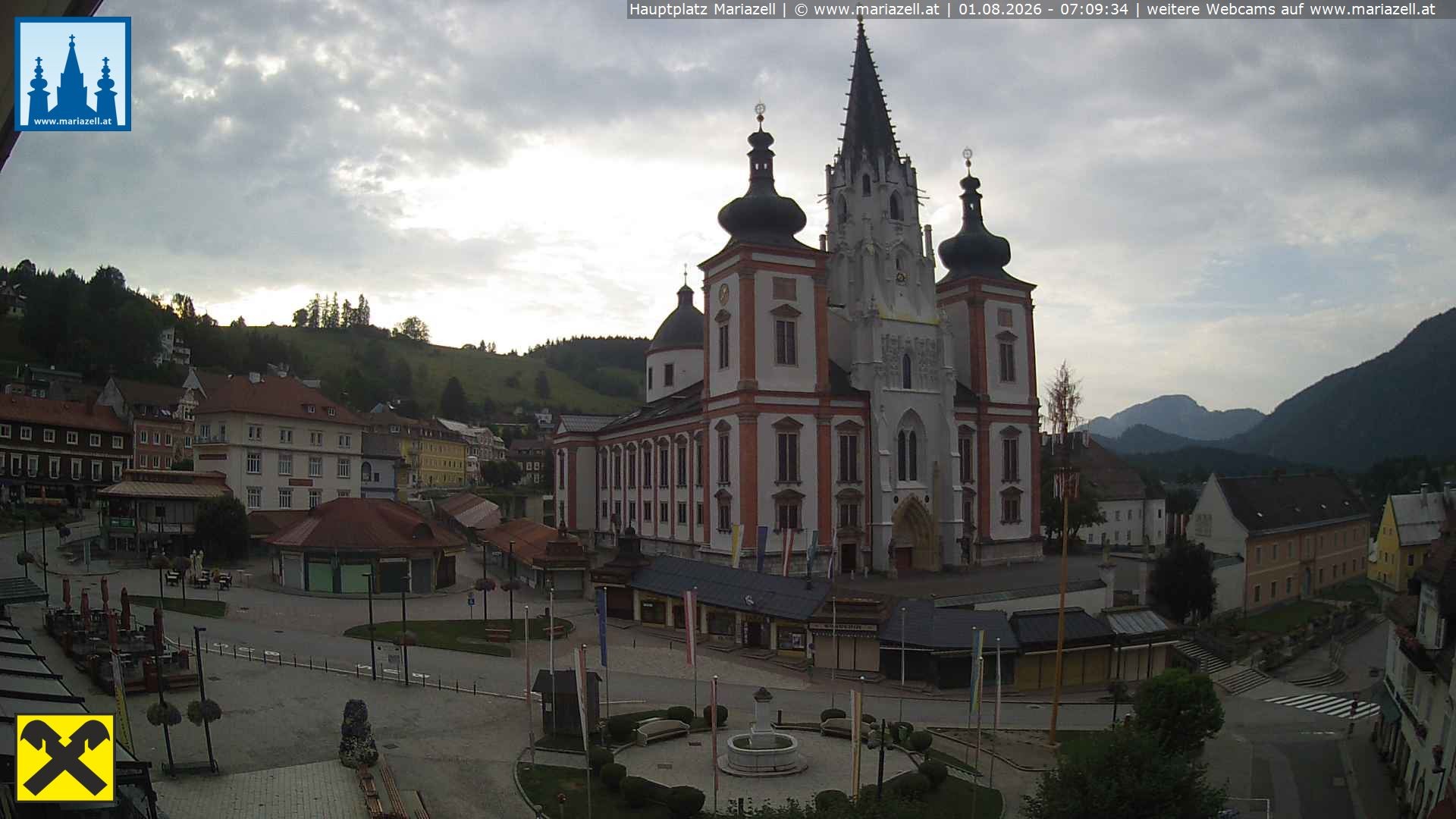 Archiv Foto Webcam Hauptplatz in Mariezell mit Basilika