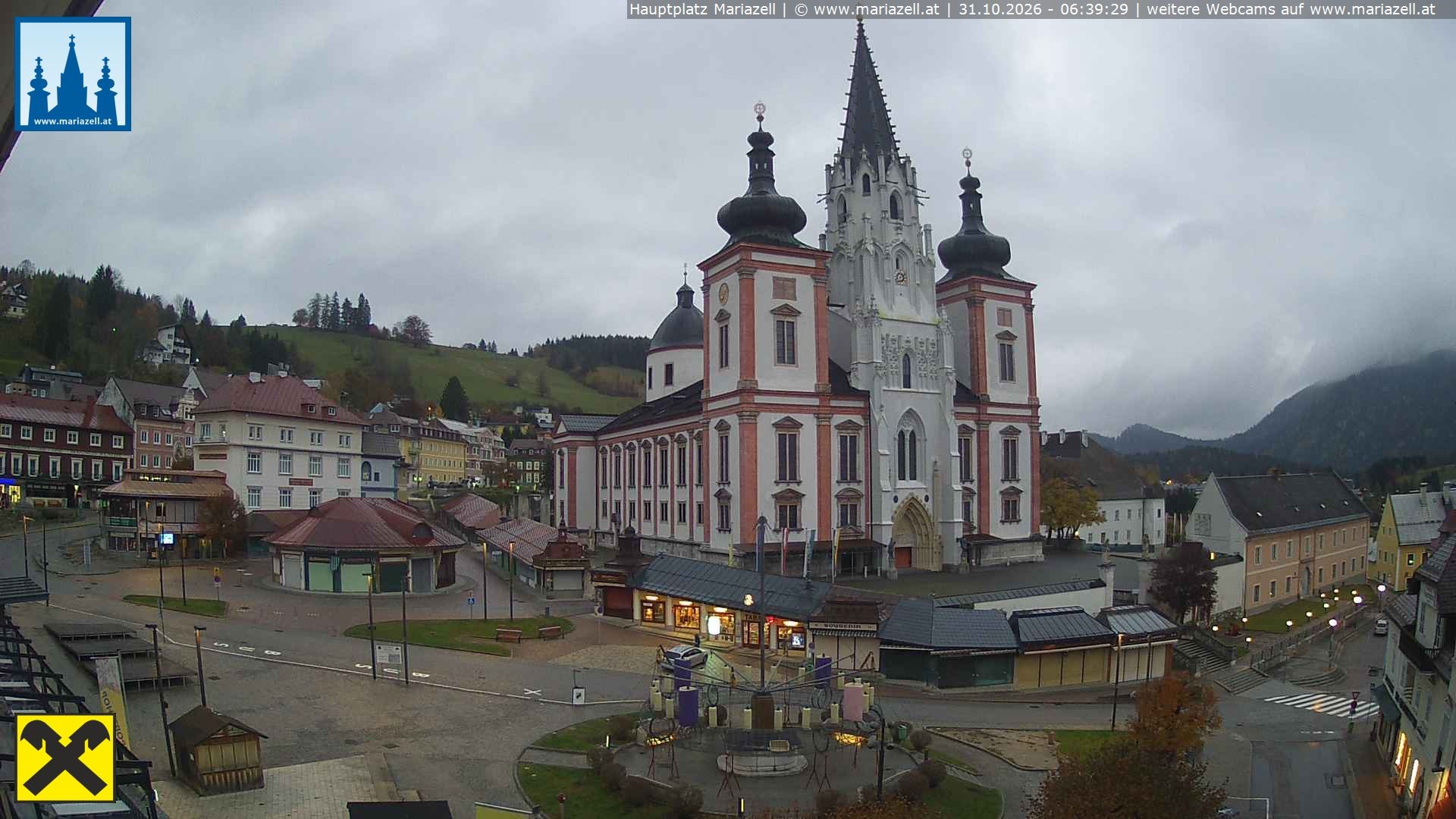 Archiv Foto Webcam Hauptplatz in Mariezell mit Basilika