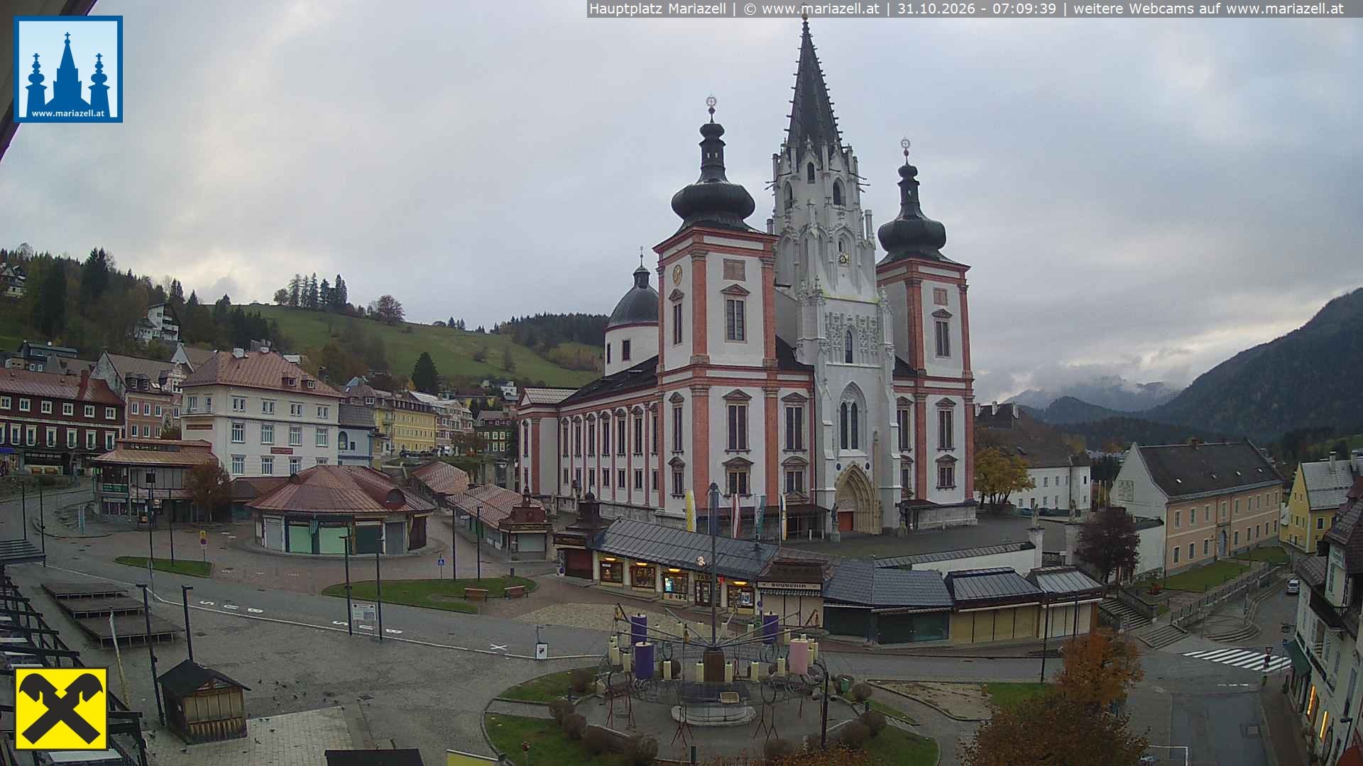 Archiv Foto Webcam Hauptplatz in Mariezell mit Basilika