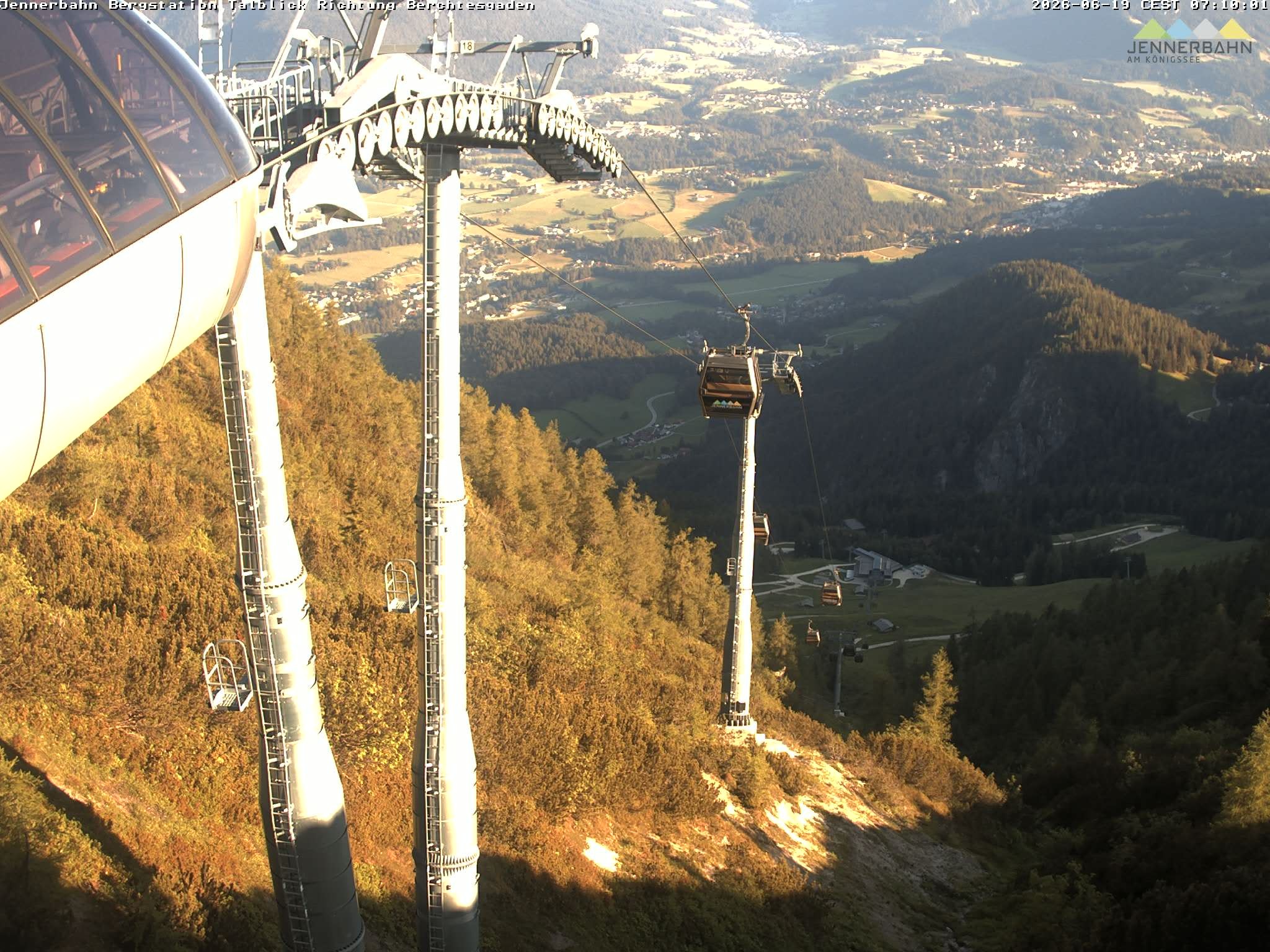 Archiv Foto Webcam Jenner - Blick ins Tal Gondelstation