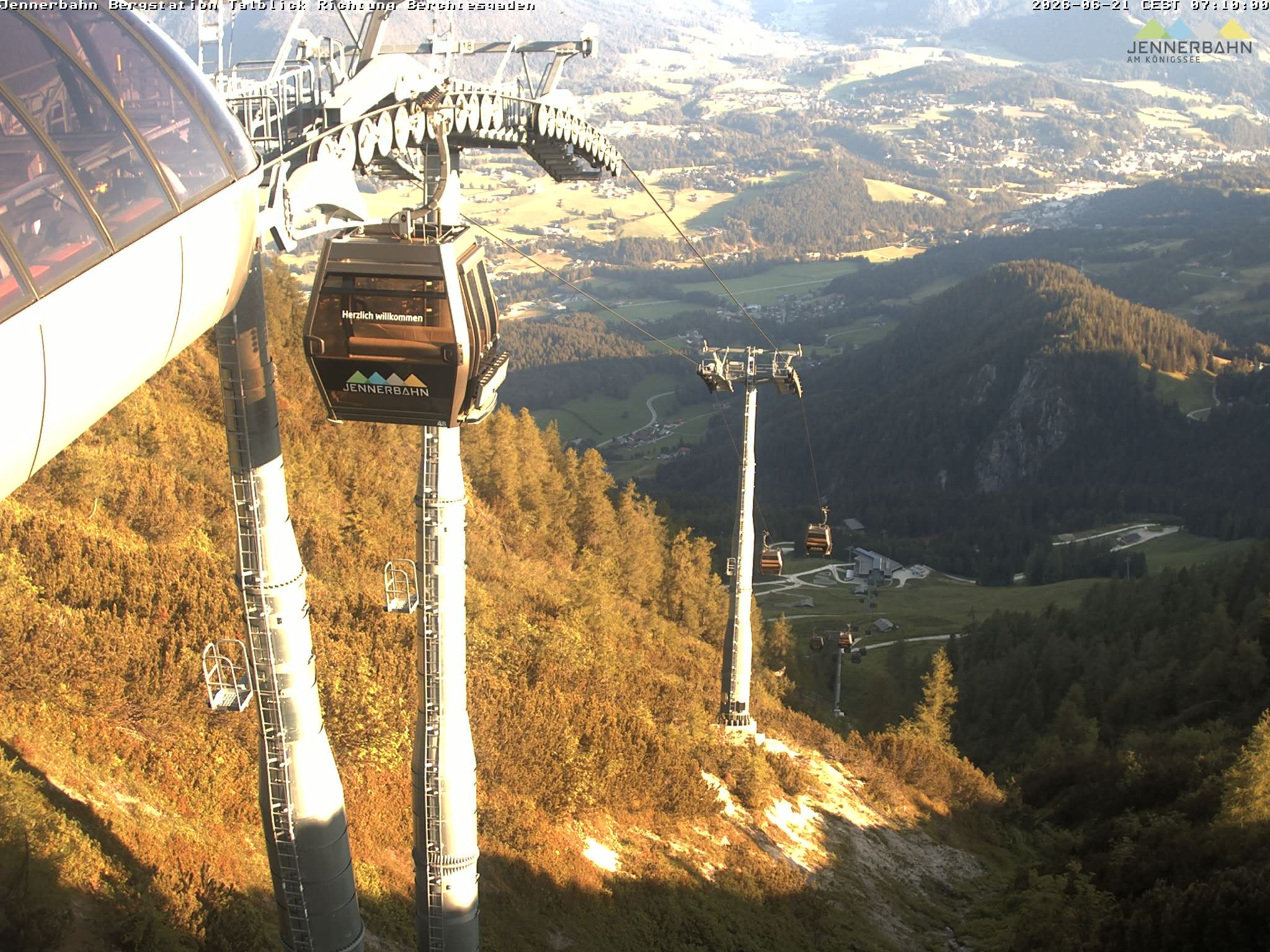 Archiv Foto Webcam Jenner - Blick ins Tal Gondelstation