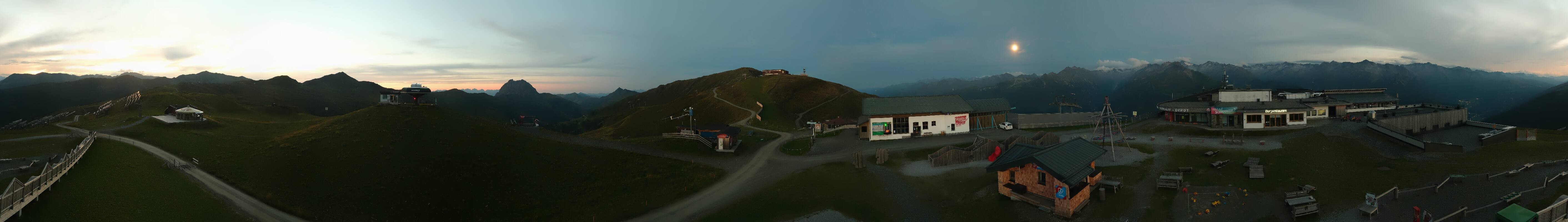Archived image Webcam Wildkogel-Arena: Wildkogel gondola