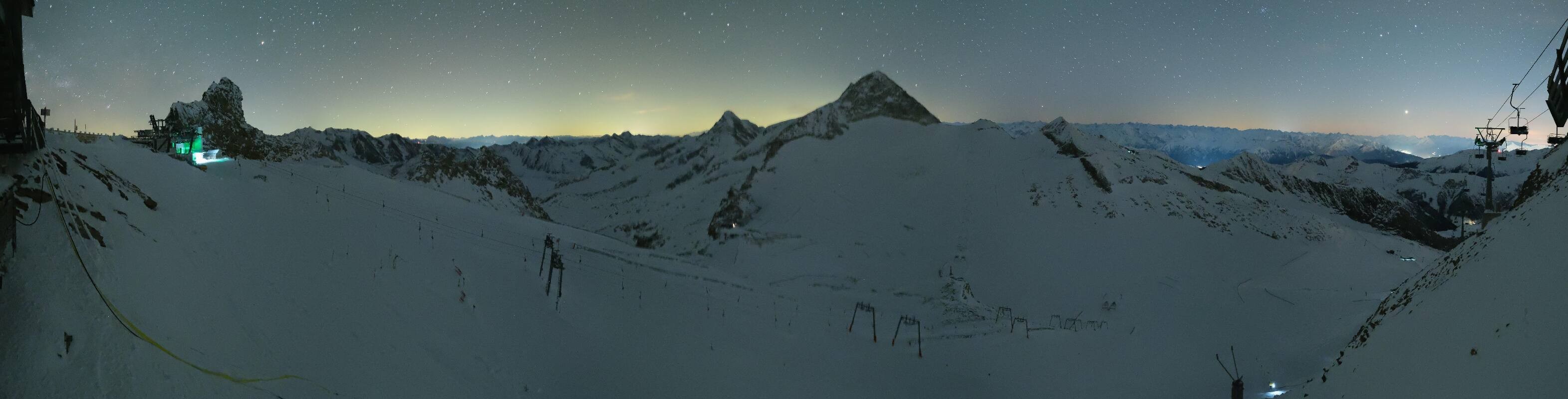 Archived image Webcam Hintertux Glacier - View from Gefrorene Wand