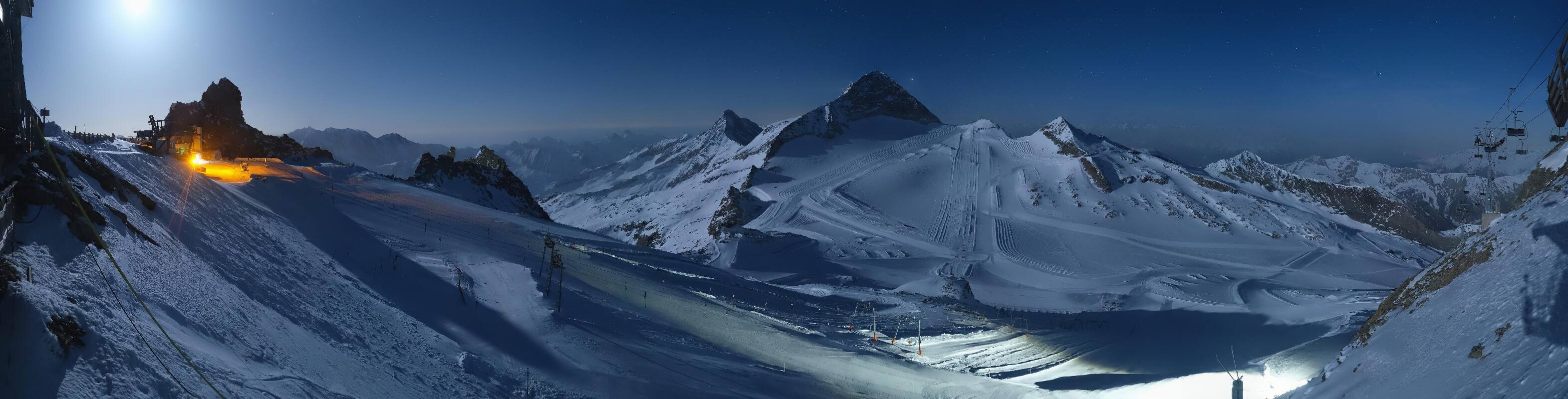 Archived image Webcam Hintertux Glacier - View from Gefrorene Wand