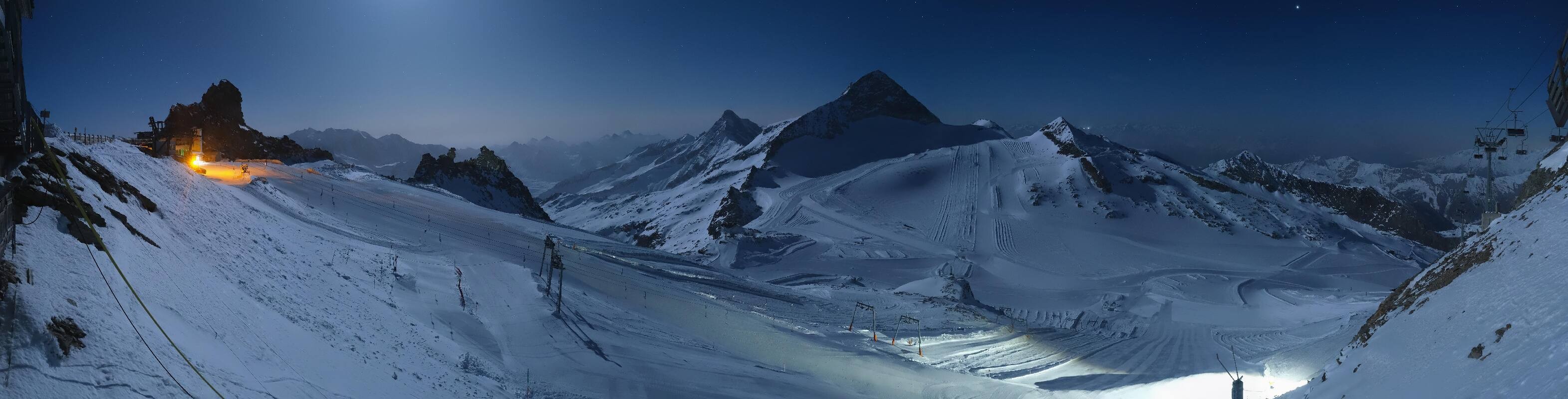 Archived image Webcam Hintertux Glacier - View from Gefrorene Wand