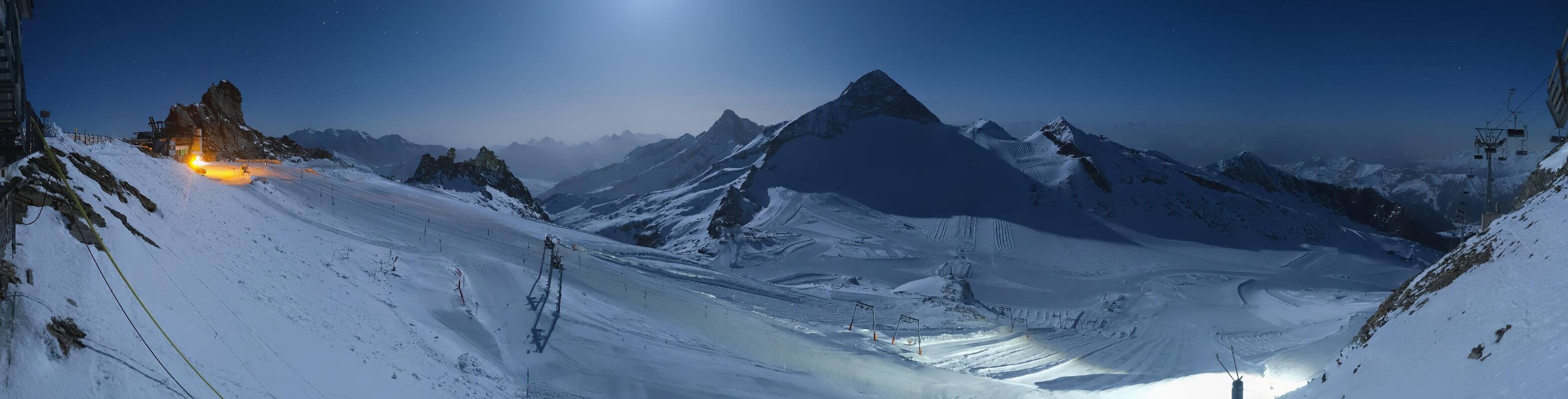 Archived image Webcam Hintertux Glacier - View from Gefrorene Wand