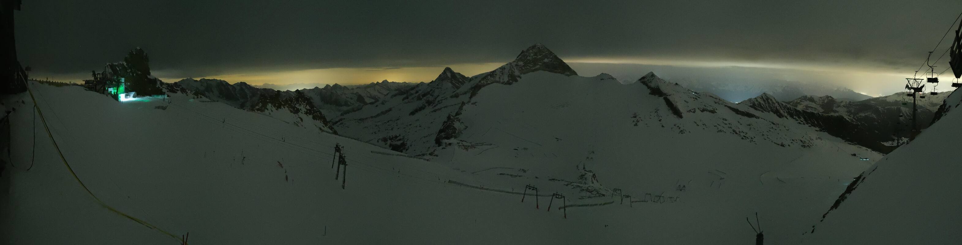 Archived image Webcam Hintertux Glacier - View from Gefrorene Wand