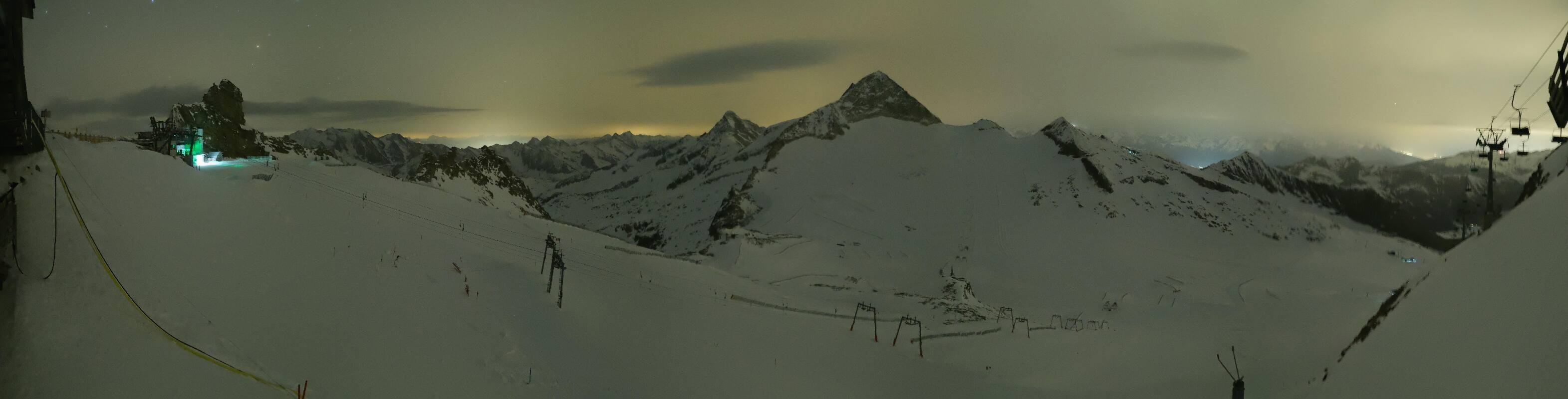 Archived image Webcam Hintertux Glacier - View from Gefrorene Wand