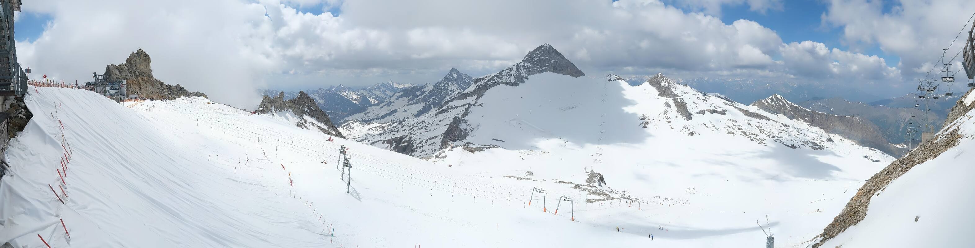 Archived image Webcam Hintertux Glacier - View from Gefrorene Wand