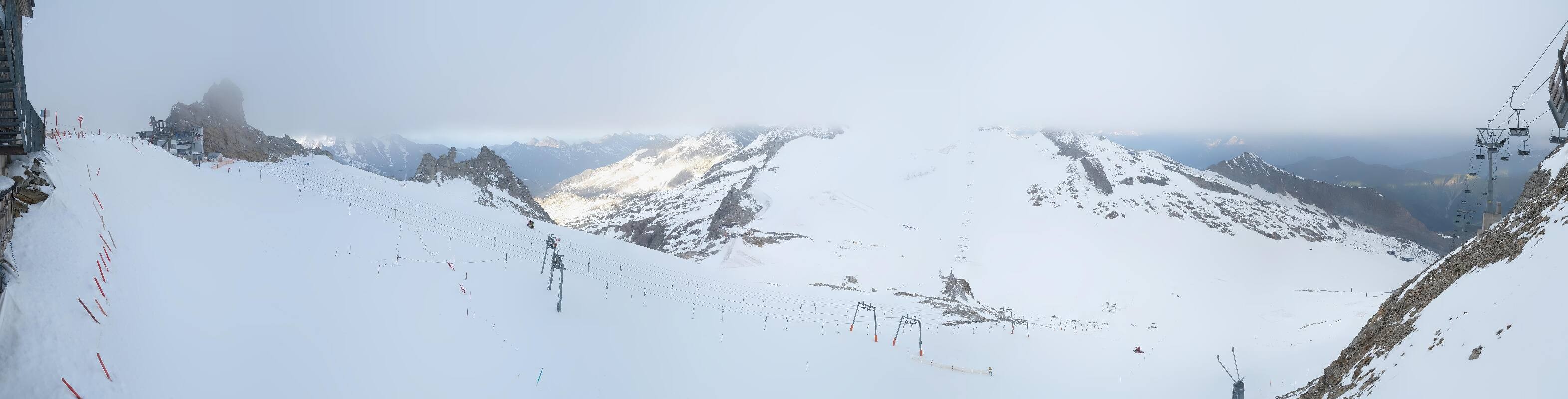 Archived image Webcam Hintertux Glacier - View from Gefrorene Wand