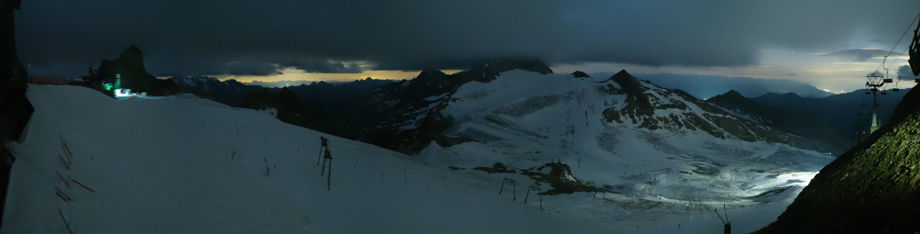 Archived image Webcam Hintertux Glacier - View from Gefrorene Wand