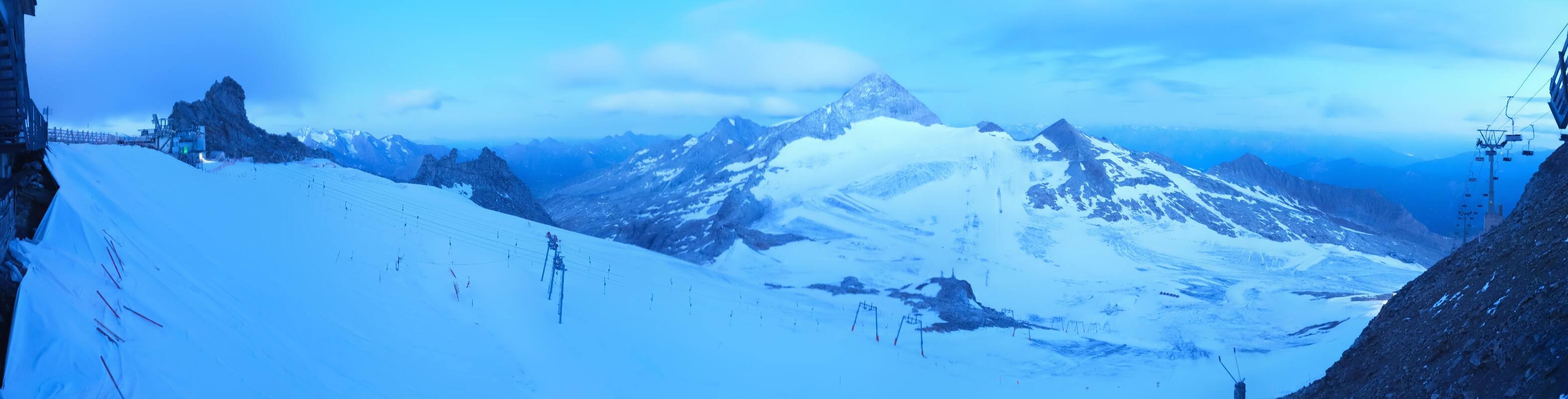 Archived image Webcam Hintertux Glacier - View from Gefrorene Wand