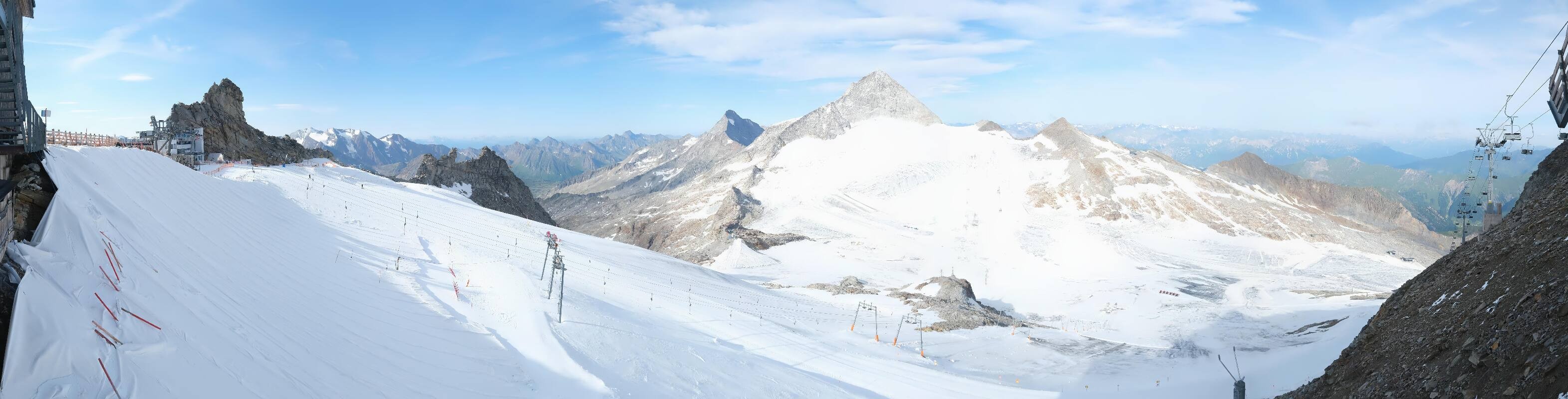 Archived image Webcam Hintertux Glacier - View from Gefrorene Wand