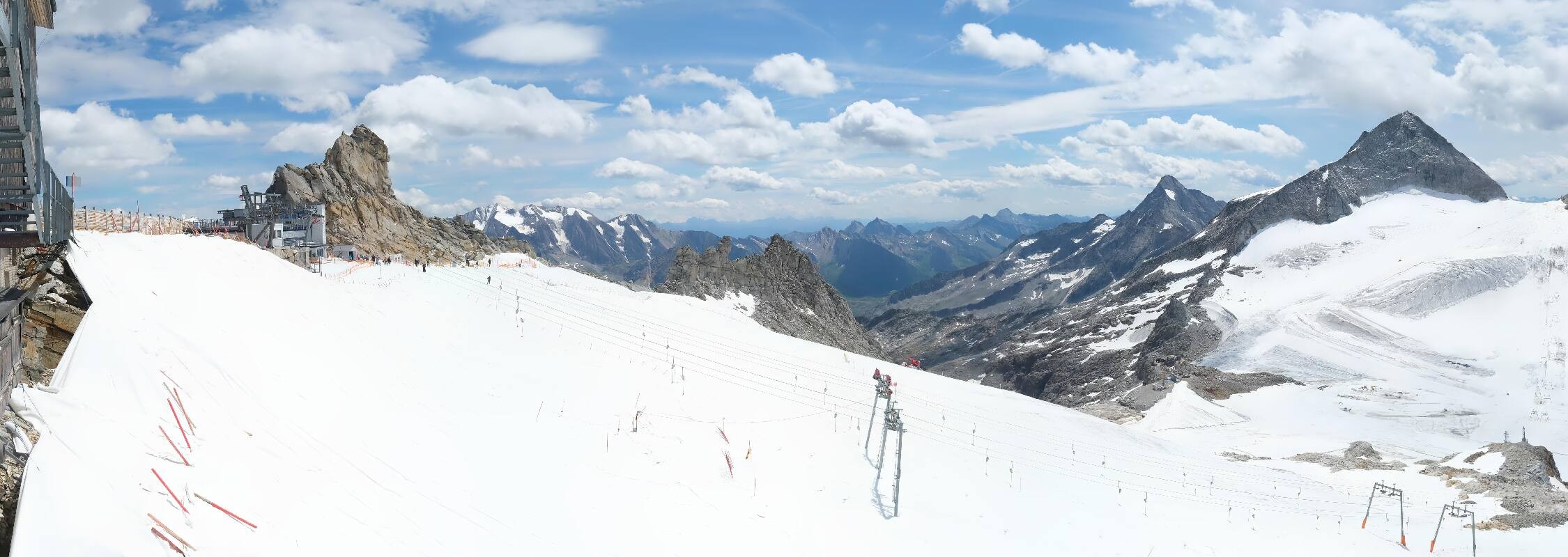 Archived image Webcam Hintertux Glacier - View from Gefrorene Wand