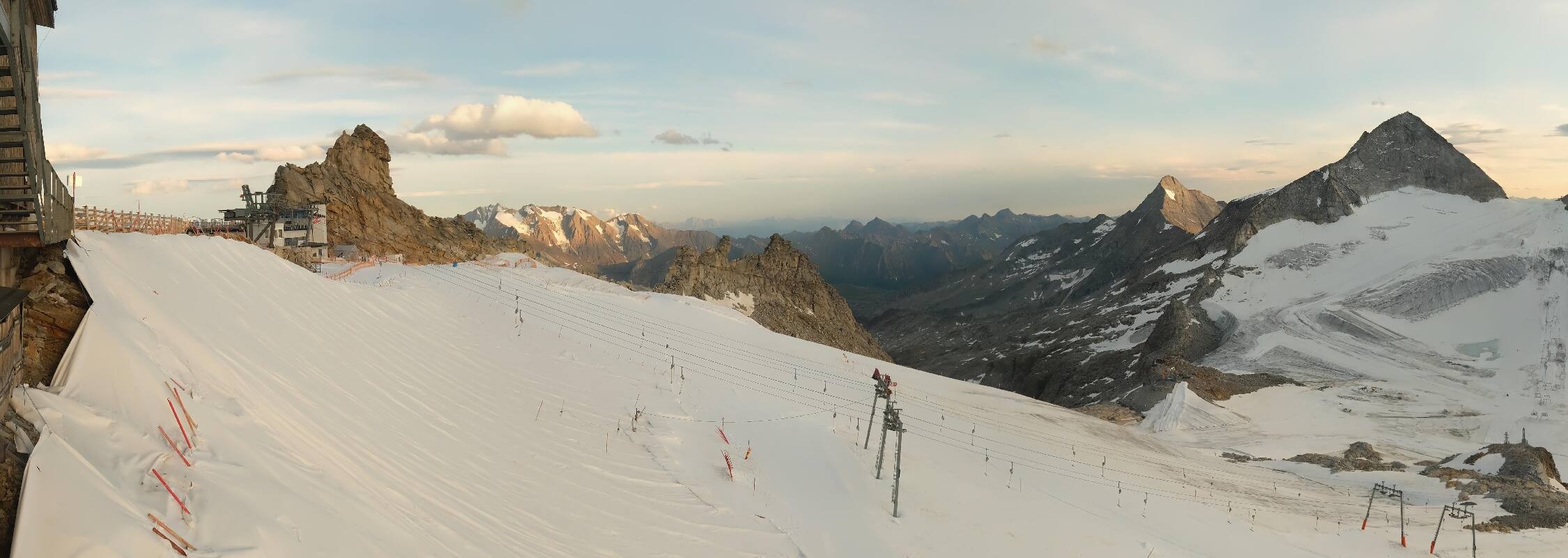 Archived image Webcam Hintertux Glacier - View from Gefrorene Wand