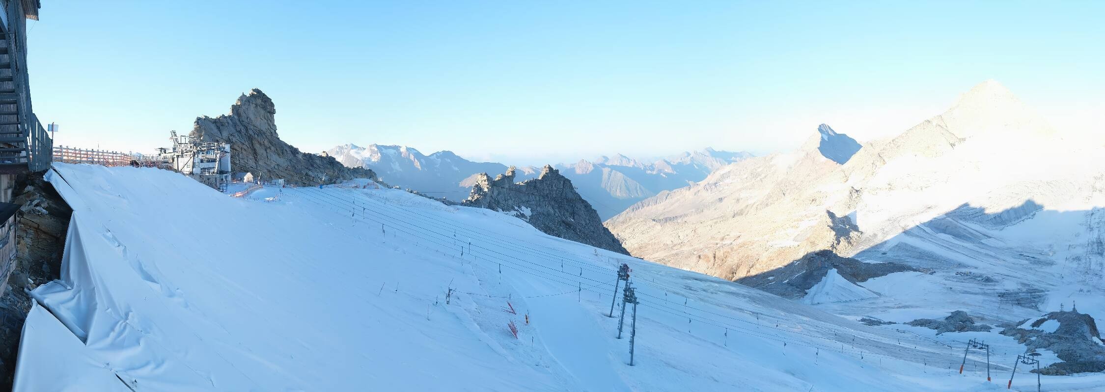 Archived image Webcam Hintertux Glacier - View from Gefrorene Wand