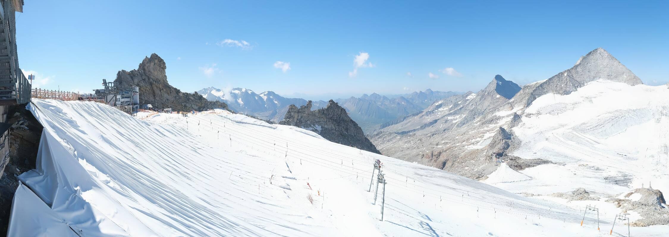 Archived image Webcam Hintertux Glacier - View from Gefrorene Wand